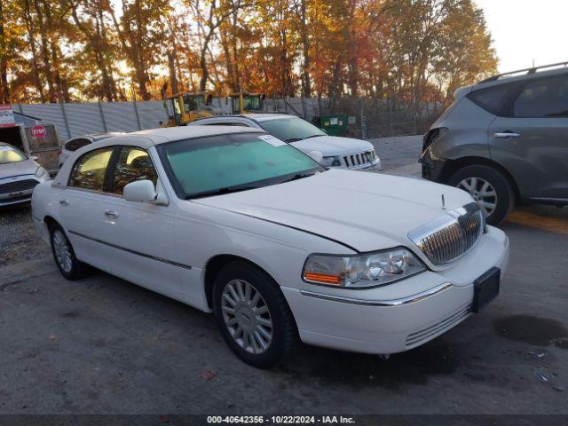  Salvage Lincoln Towncar