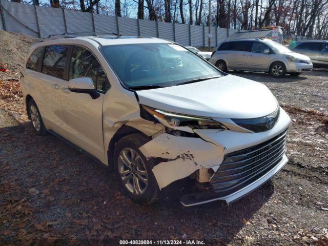  Salvage Toyota Sienna