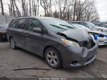 Salvage Toyota Sienna