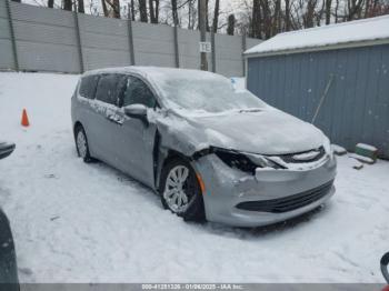  Salvage Chrysler Pacifica