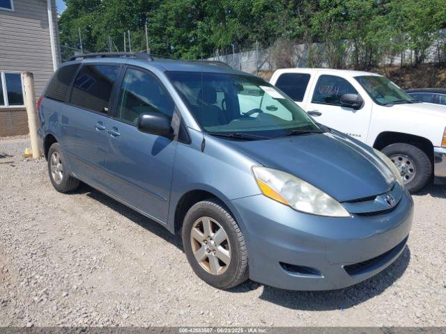  Salvage Toyota Sienna