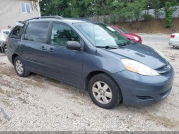  Salvage Toyota Sienna