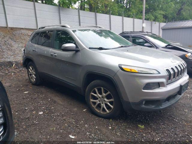 Salvage Jeep Cherokee