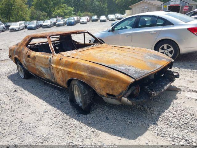  Salvage Ford Mustang