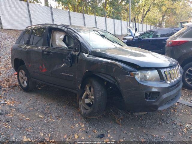 Salvage Jeep Compass