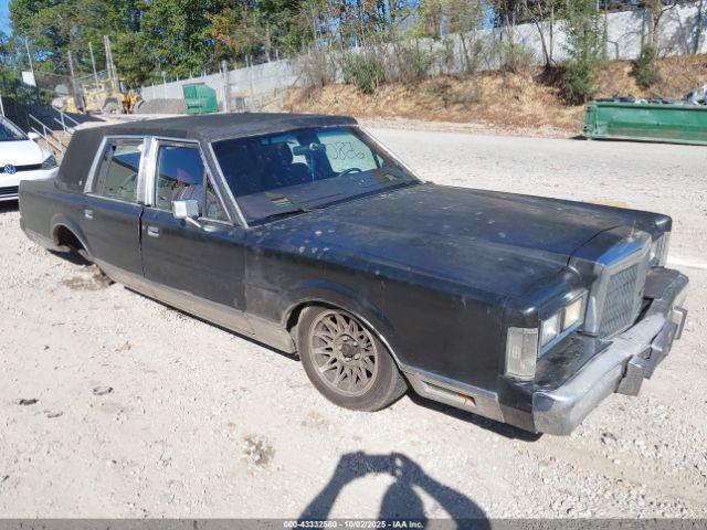  Salvage Lincoln Towncar
