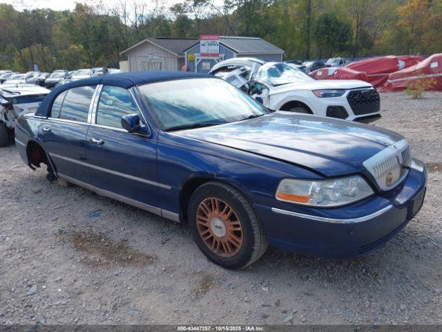 Salvage Lincoln Towncar