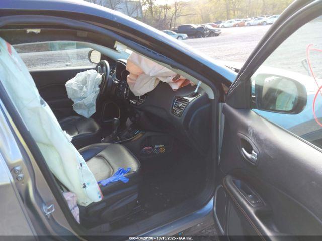 Jeep Compass Limited 4x4 Image 4