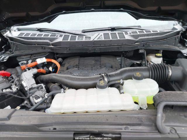 Ford F-150 Lariat Image 16