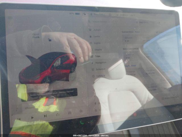 Tesla Model Y Long Range Dual Motor All-wheel Drive Image 10