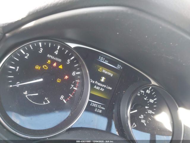 Nissan Rogue S Image 2