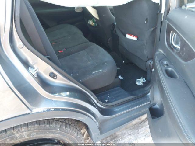 Nissan Rogue S Image 5