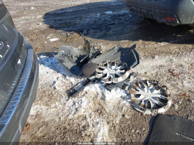 Nissan Rogue S Image 3