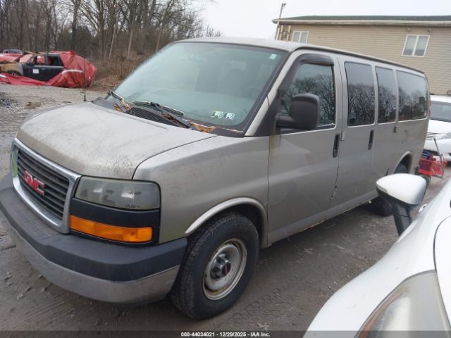 GMC Savana Standard Image 6