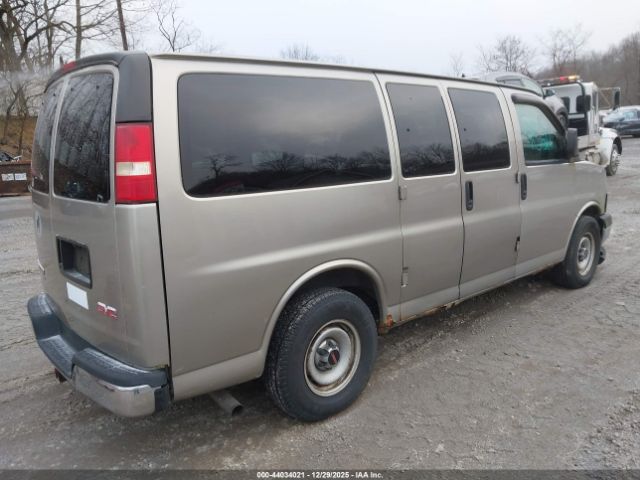 GMC Savana Standard Image 5