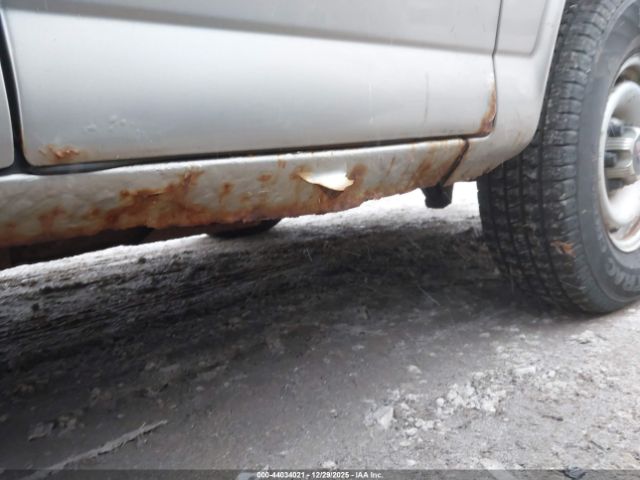 GMC Savana Standard Image 9