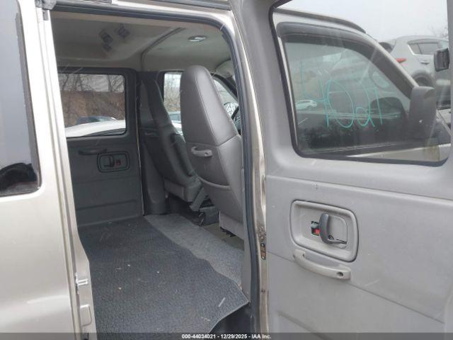 GMC Savana Standard Image 2