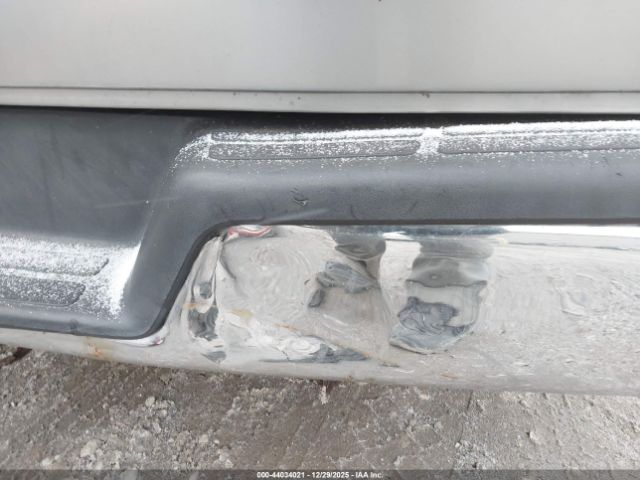 GMC Savana Standard Image 15