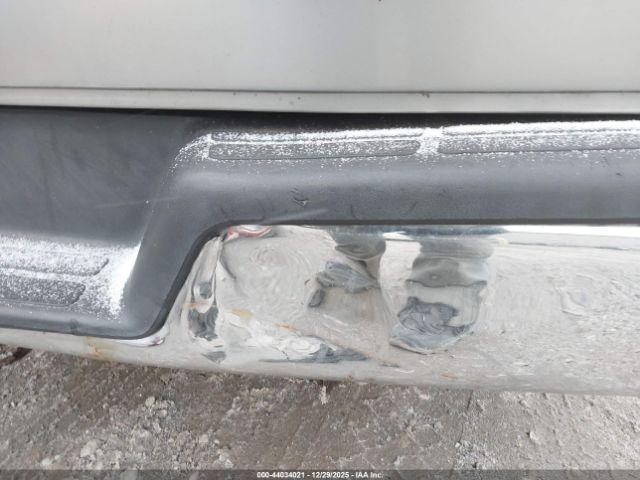 GMC Savana Standard Image 15