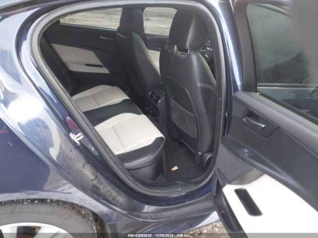 Jaguar XE 20d R-sport Image 11