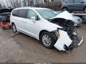  Salvage Chrysler Pacifica