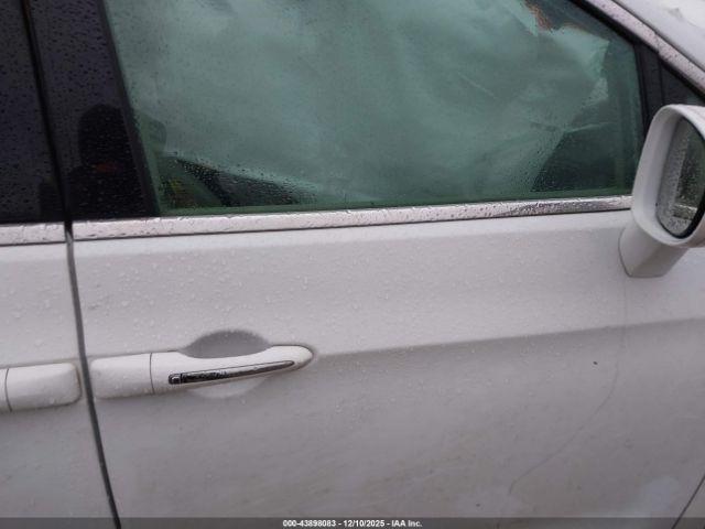 Chrysler Pacifica Touring L Image 15