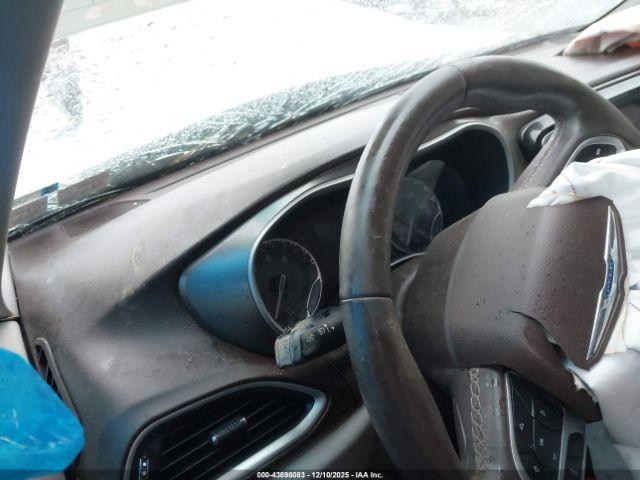 Chrysler Pacifica Touring L Image 5