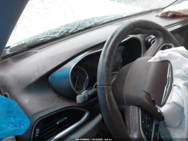 Chrysler Pacifica Touring L Image 10