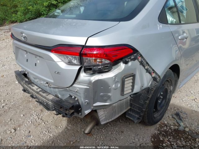 Toyota Corolla Le Image 9