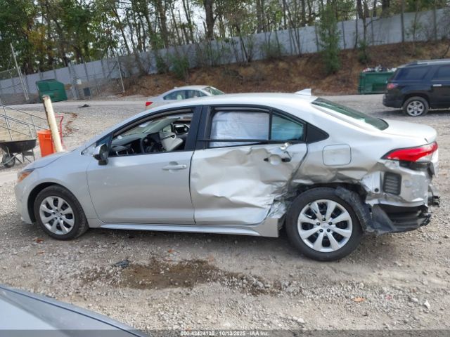 Toyota Corolla Le Image 11