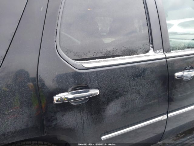 Cadillac Escalade Standard Image 15
