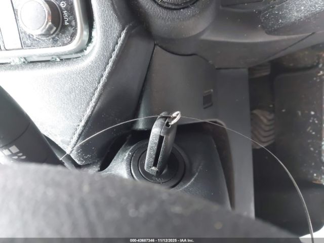 Nissan Versa S Image 2