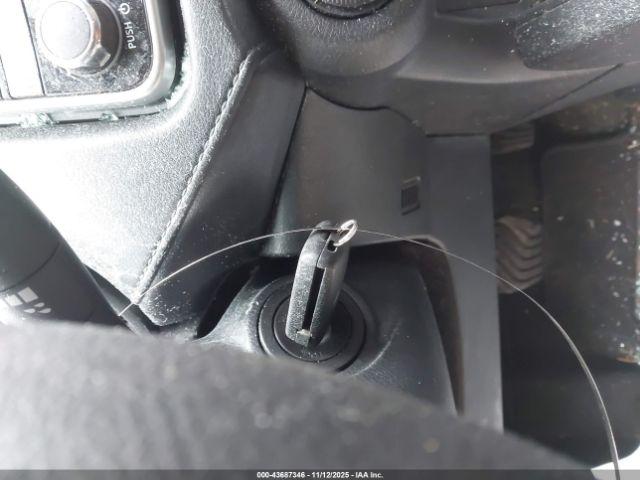 Nissan Versa S Image 2