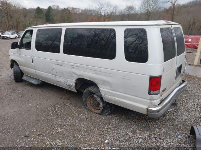 Ford E-350 Image 2