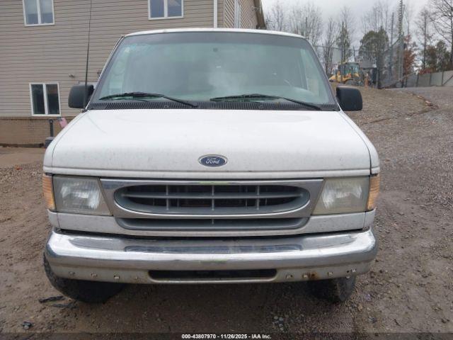 Ford E-350 Image 8