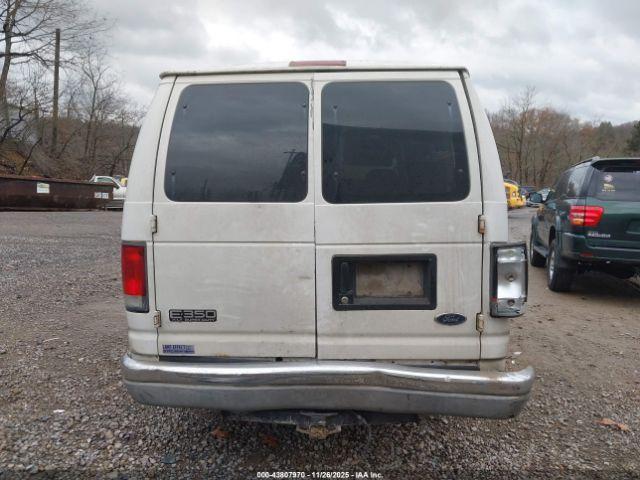 Ford E-350 Image 14