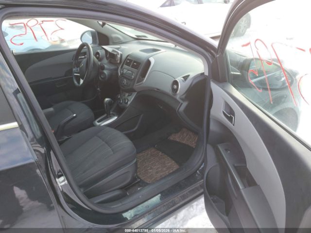 Chevrolet Sonic Lt Auto Image 17