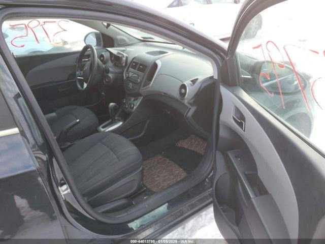 Chevrolet Sonic Lt Auto Image 17