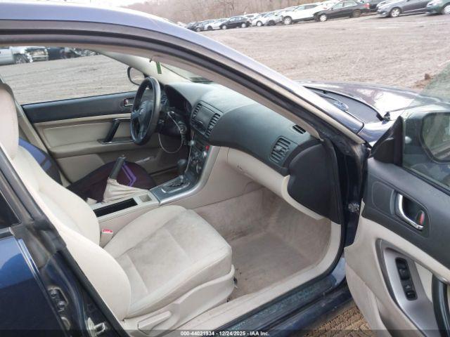 Subaru Legacy 2.5i Image 11