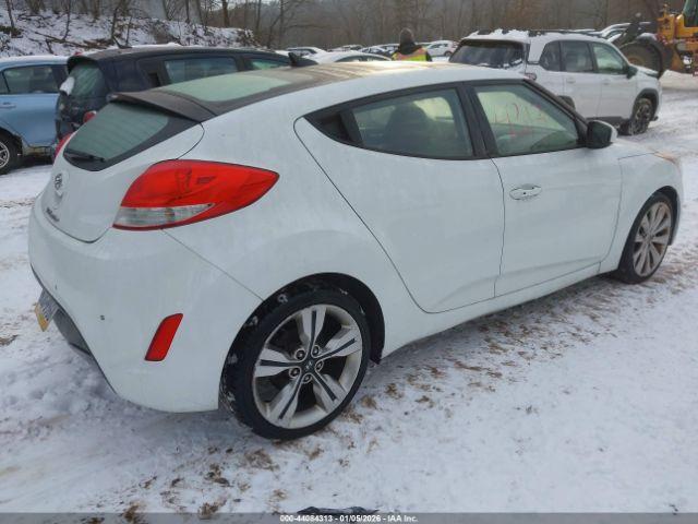 Hyundai VELOSTER Image 3