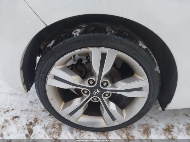 Hyundai VELOSTER Image 2