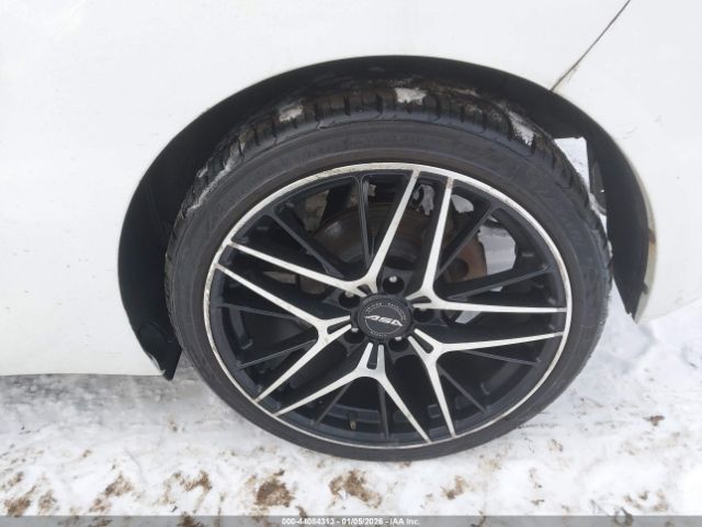 Hyundai VELOSTER Image 9