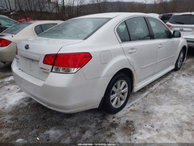 Subaru Legacy 2.5i Image 2