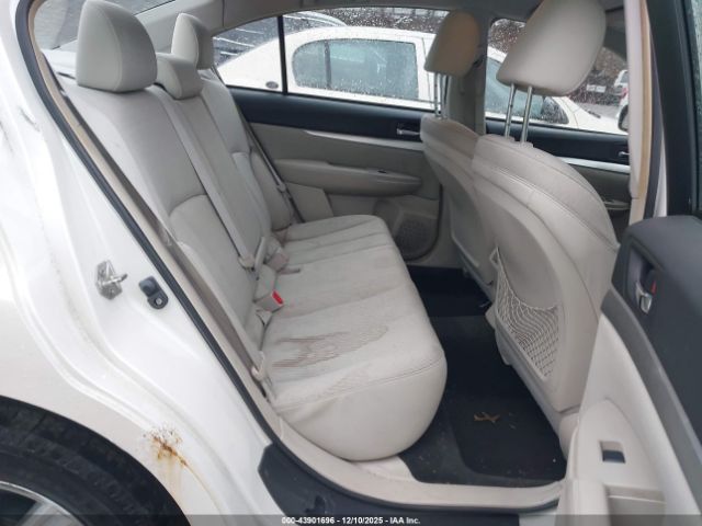 Subaru Legacy 2.5i Image 6