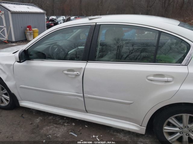 Subaru Legacy 2.5i Image 11