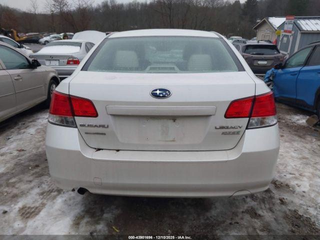 Subaru Legacy 2.5i Image 14