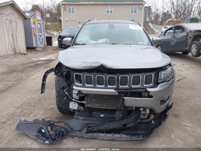 Jeep Compass Limited 4x4 Image 8