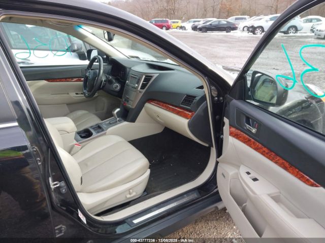 Subaru Outback 2.5i Limited Image 3