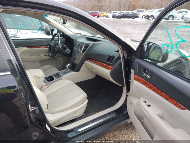 Subaru Outback 2.5i Limited Image 3