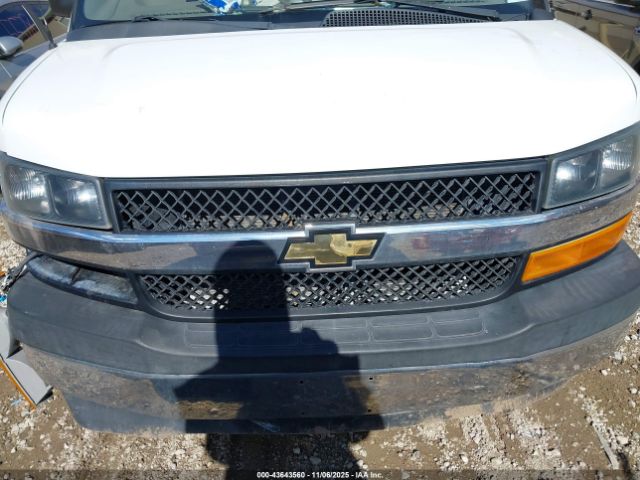 Chevrolet Express Lt Image 2